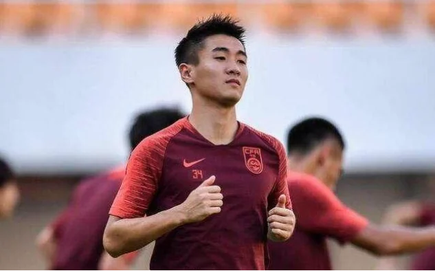 中超韦世豪，这位中国足坛最具争议的攻击手，总能引发球迷热议